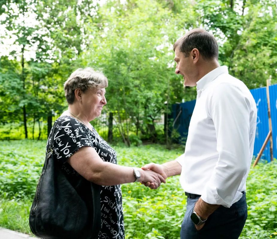 Владимир Волков: Сезон благоустройства в активной фазе - как ведут работы на улице Мира в Люберцах подрядные организации и управляющие компании проверили с коллегами Владимир Волков: Сезон благоустройства в активной фазе - как ведут работы на улице Мира в Люберцах подрядные организации и управляющие компании проверили с коллегами