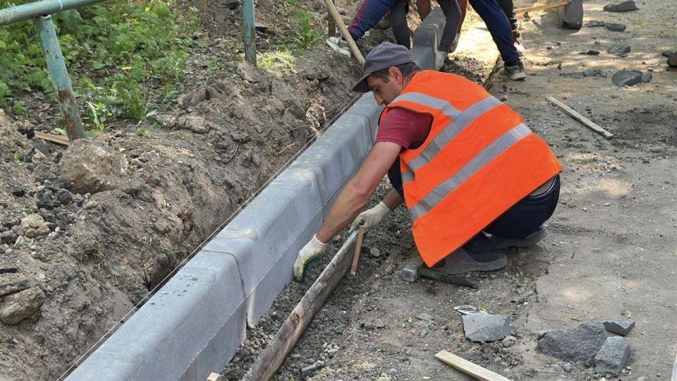 Продолжается комплексное благоустройство дворов на улицах Богданова, Щорса и Победы в Ивантеевке Продолжается комплексное благоустройство дворов на улицах Богданова, Щорса и Победы в Ивантеевке
