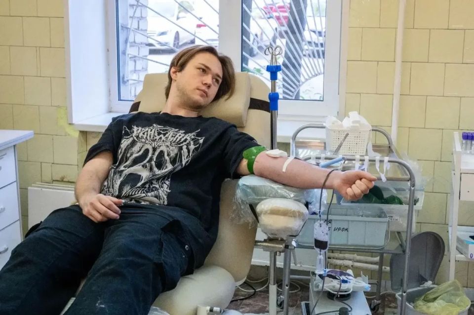 Чуть-чуть для донора — целая жизнь для больного: в Серпухове прошла масштабная акция по сдаче крови Чуть-чуть для донора — целая жизнь для больного: в Серпухове прошла масштабная акция по сдаче крови