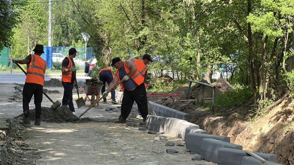 Продолжается комплексное благоустройство дворов на улицах Богданова, Щорса и Победы в Ивантеевке Продолжается комплексное благоустройство дворов на улицах Богданова, Щорса и Победы в Ивантеевке
