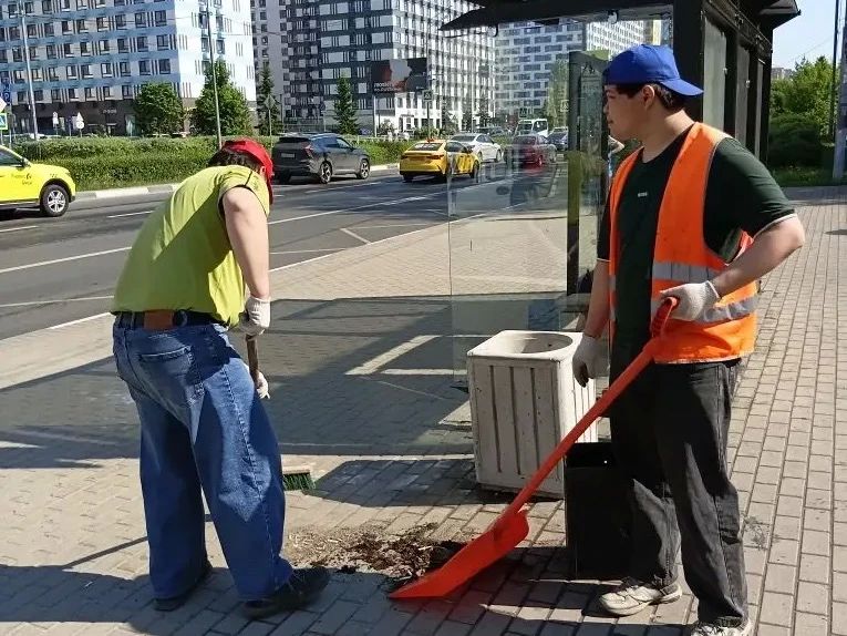 Юлия Купецкая: В округе — ежедневная уборка и порядок на улицах! Юлия Купецкая: В округе — ежедневная уборка и порядок на улицах!