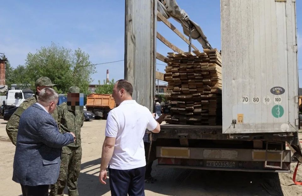 Глава округа Сергей Мужальских передал очередную партию гуманитарной помощи участникам СВО Глава округа Сергей Мужальских передал очередную партию гуманитарной помощи участникам СВО