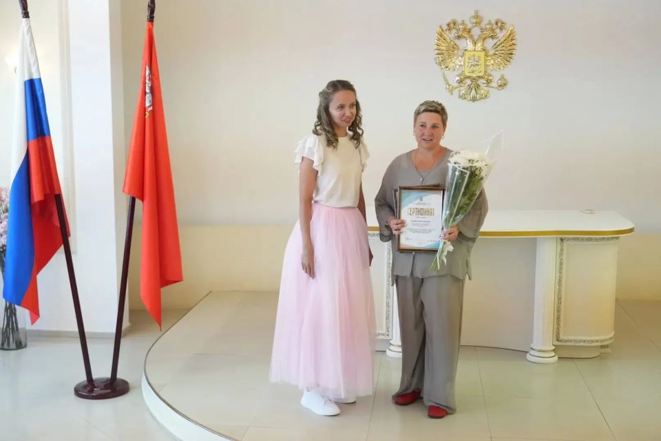 Сегодня в торжественной обстановке Сергиево-Посадского ЗАГСа вместе с моим заместителем, координатором проекта «Новая школа» Единой России Ольгой Дударевой мы подвели итоги конкурсов педагогического мастерства 2025-2026... Сегодня в торжественной обстановке Сергиево-Посадского ЗАГСа вместе с моим заместителем, координатором проекта «Новая школа» Единой России Ольгой Дударевой мы подвели итоги конкурсов педагогического мастерства 2025-2026...