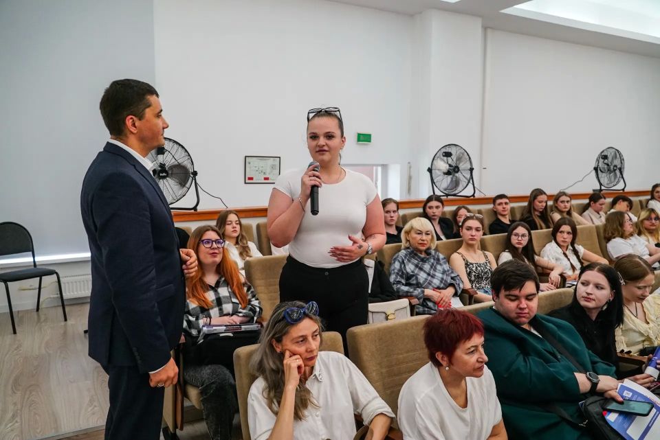В Химках провели экспертный круглый стол по теме поддержки участников СВО и их семей В Химках провели экспертный круглый стол по теме поддержки участников СВО и их семей