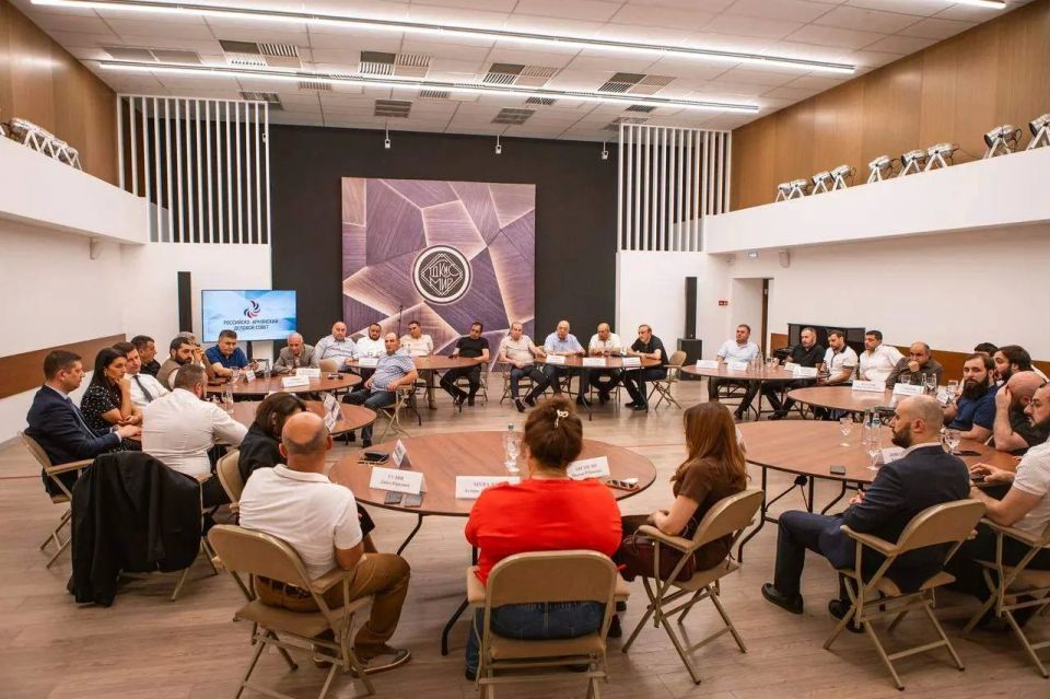 Вопросы развития делового сотрудничества стали темой круглого стола, который прошёл при участии советника главы, депутата Совета депутатов г.о. Домодедово, сторонника Единой России Александра Пашкова и коллег из...