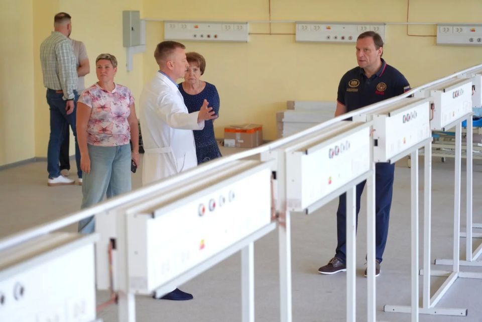 Сегодня вместе с депутатом Госдумы Сергеем Пахомовым, главным врачом Олегом Дмитриевым, коллегами из администрации и представителями подрядчика провела рабочее совещание по капитальному ремонту главного корпуса... Сегодня вместе с депутатом Госдумы Сергеем Пахомовым, главным врачом Олегом Дмитриевым, коллегами из администрации и представителями подрядчика провела рабочее совещание по капитальному ремонту главного корпуса...