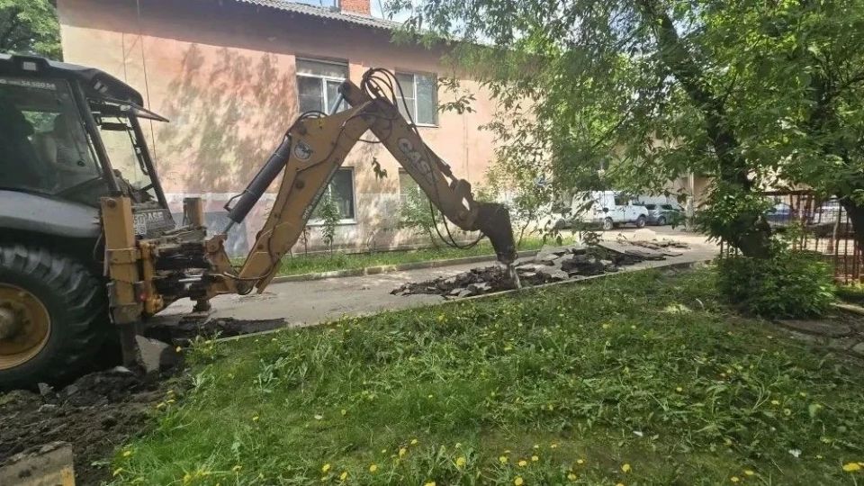 На ул. Школьная, д. 5 начался капитальный ремонт канализации На ул. Школьная, д. 5 начался капитальный ремонт канализации