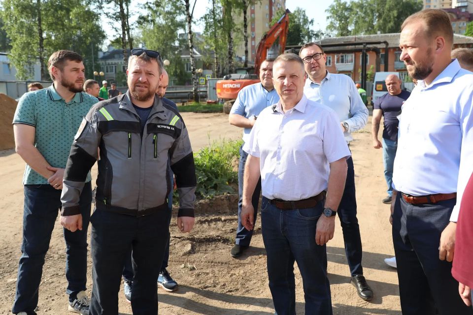 Объезд города: глава Долгопрудного проверил ход ремонта и строительства образовательных учреждений Объезд города: глава Долгопрудного проверил ход ремонта и строительства образовательных учреждений