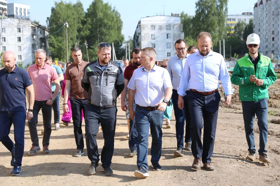Объезд города: глава Долгопрудного проверил ход ремонта и строительства образовательных учреждений