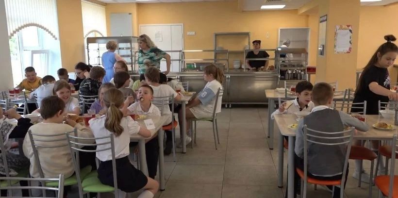 Родители проверили школьное питание в Менделеевской школе - и остались довольны! Родители проверили школьное питание в Менделеевской школе - и остались довольны!