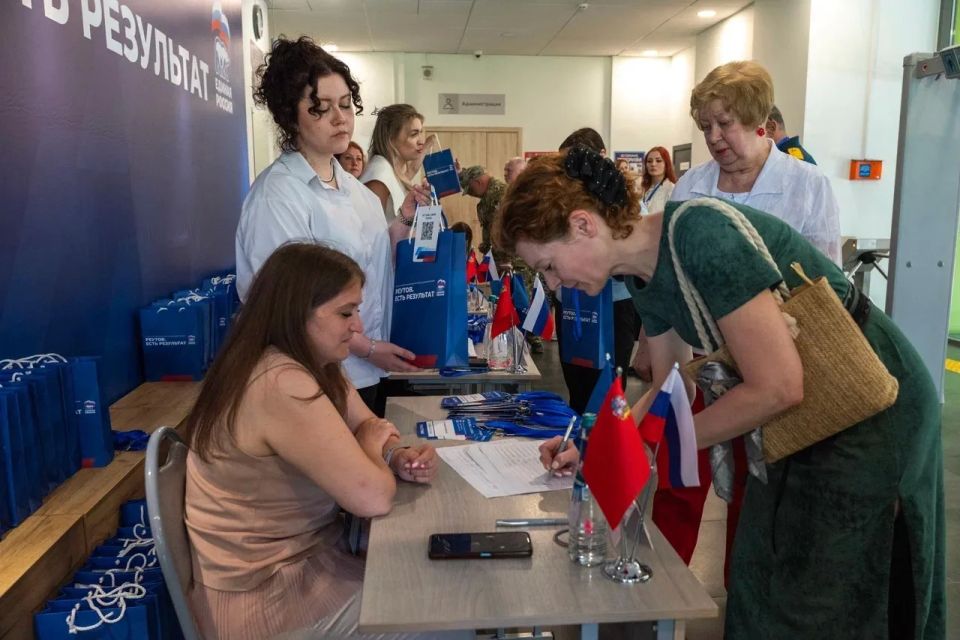 Сегодня в Центре культуры и искусств вместе с секретарем подмосковного отделения партии «Единая Россия», председателем Московской областной Думы Игорем Юрьевичем Брынцаловым и секретарем балашихинского отделения «Единой... Сегодня в Центре культуры и искусств вместе с секретарем подмосковного отделения партии «Единая Россия», председателем Московской областной Думы Игорем Юрьевичем Брынцаловым и секретарем балашихинского отделения «Единой...