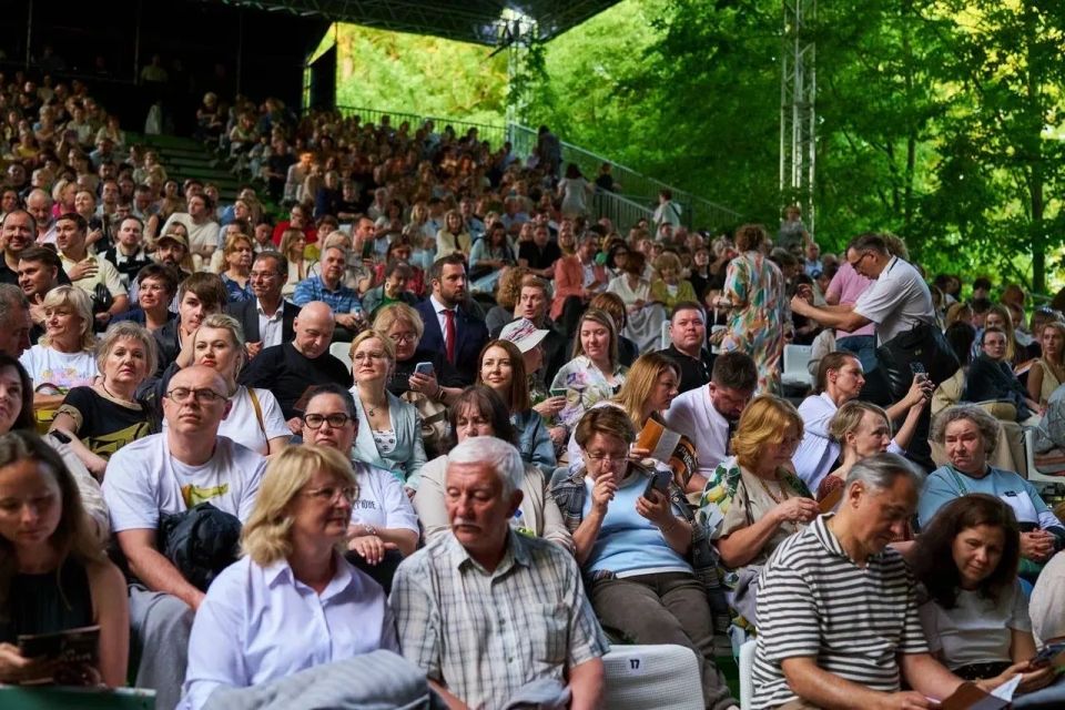 Михаил Собакин: Сегодня в усадьбе великого драматурга Антона Павловича Чехова открылся XXVI международный театральный фестиваль «Мелиховская весна» Михаил Собакин: Сегодня в усадьбе великого драматурга Антона Павловича Чехова открылся XXVI международный театральный фестиваль «Мелиховская весна»