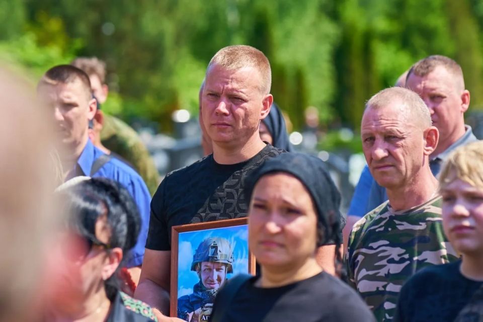 Михаил Собакин: Сегодня мы проводили в последний путь настоящего Героя — старшину Агапеева Михаила Ивановича Михаил Собакин: Сегодня мы проводили в последний путь настоящего Героя — старшину Агапеева Михаила Ивановича