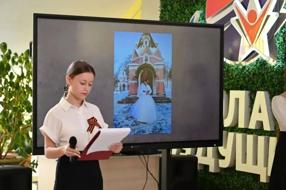 В школе №7 «Центра непрерывного образования» открыли Парту Героя в честь выпускника, серпуховича Алексея Воронина В школе №7 «Центра непрерывного образования» открыли Парту Героя в честь выпускника, серпуховича Алексея Воронина