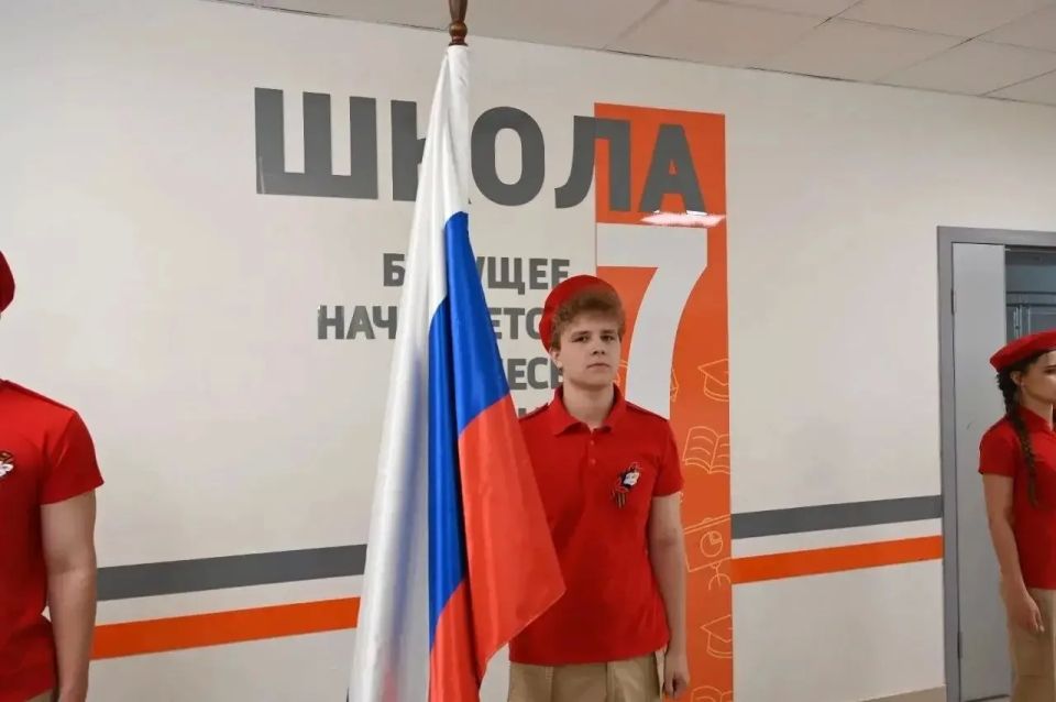 В школе №7 «Центра непрерывного образования» открыли Парту Героя в честь выпускника, серпуховича Алексея Воронина В школе №7 «Центра непрерывного образования» открыли Парту Героя в честь выпускника, серпуховича Алексея Воронина