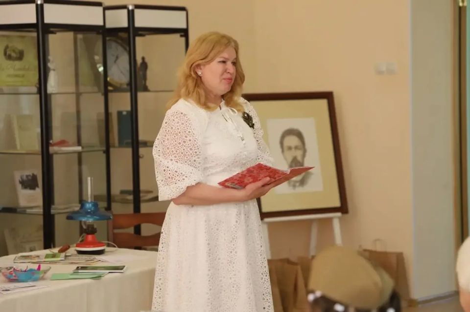 В Центральной городской библиотеке имени А.П. Чехова состоялась творческая встреча, посвящённая поэтическому альбому «Эхом в сердце отзываются стихи»