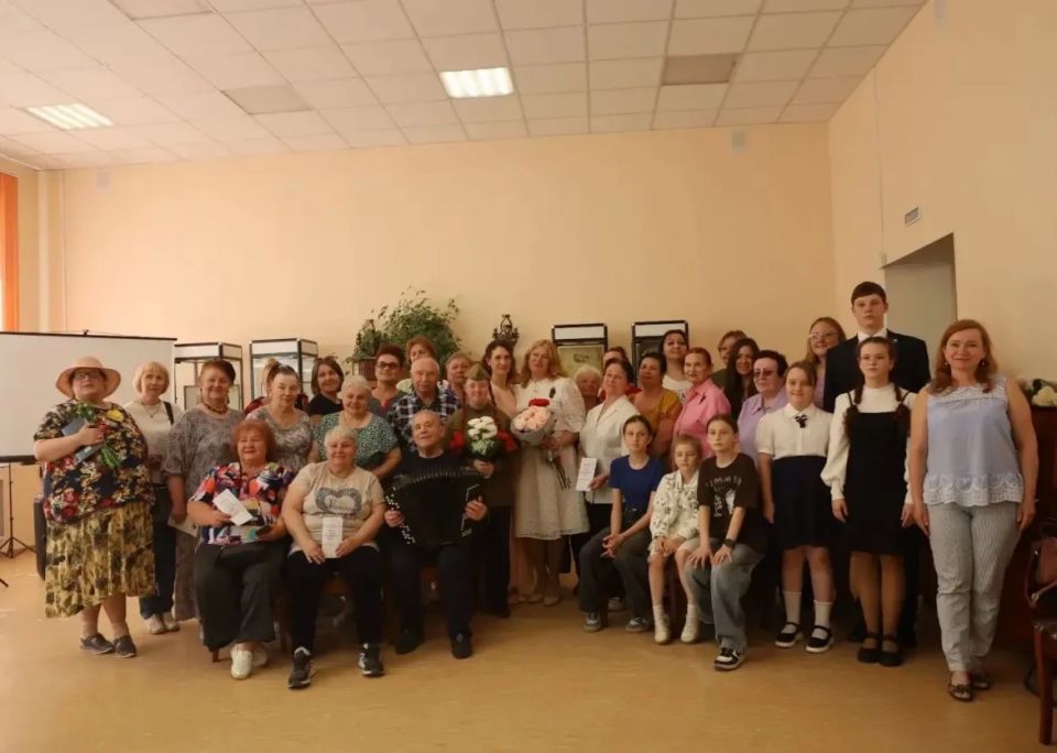 В Центральной городской библиотеке имени А.П. Чехова состоялась творческая встреча, посвящённая поэтическому альбому «Эхом в сердце отзываются стихи» В Центральной городской библиотеке имени А.П. Чехова состоялась творческая встреча, посвящённая поэтическому альбому «Эхом в сердце отзываются стихи»