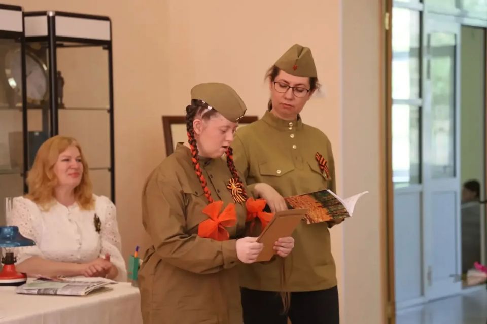 В Центральной городской библиотеке имени А.П. Чехова состоялась творческая встреча, посвящённая поэтическому альбому «Эхом в сердце отзываются стихи» В Центральной городской библиотеке имени А.П. Чехова состоялась творческая встреча, посвящённая поэтическому альбому «Эхом в сердце отзываются стихи»