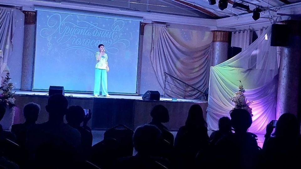 Вокальный коллектив «Хрустальный голосок» выступил с отчётным концертом в ДК «Металлург» Вокальный коллектив «Хрустальный голосок» выступил с отчётным концертом в ДК «Металлург»