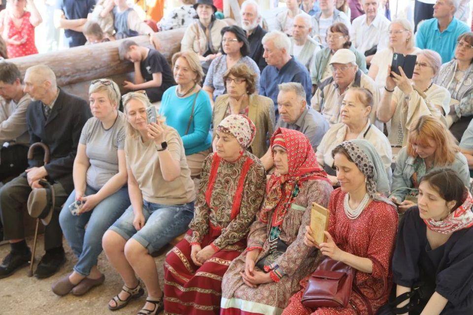 Сегодня в нашем живописном селе Воздвиженское состоялся XIV фестиваль традиционного русского пения, посвященный Дню Славянской письменности и культуры Сегодня в нашем живописном селе Воздвиженское состоялся XIV фестиваль традиционного русского пения, посвященный Дню Славянской письменности и культуры