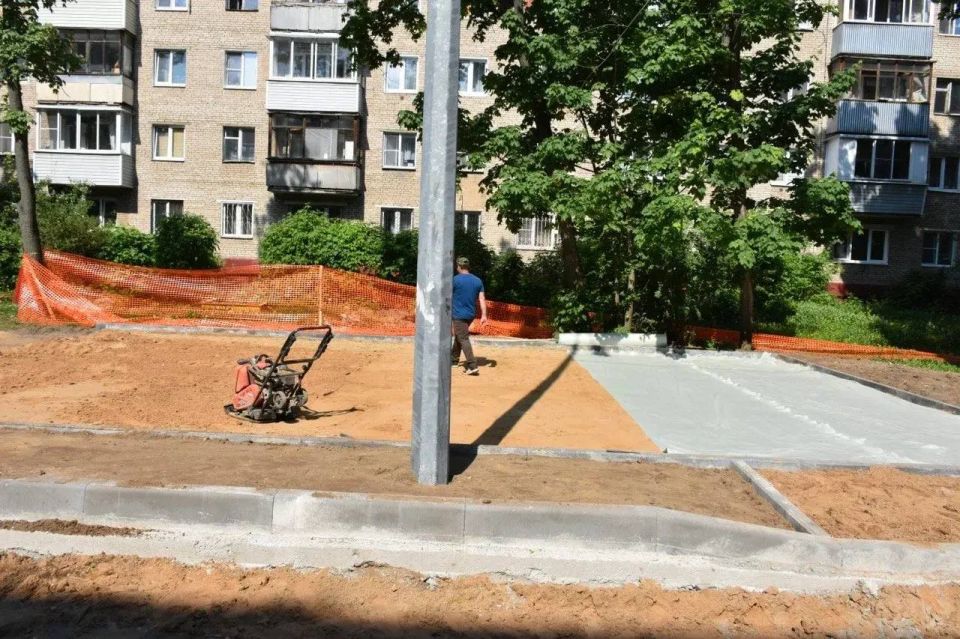 Комплексное благоустройство дворов Комплексное благоустройство дворов