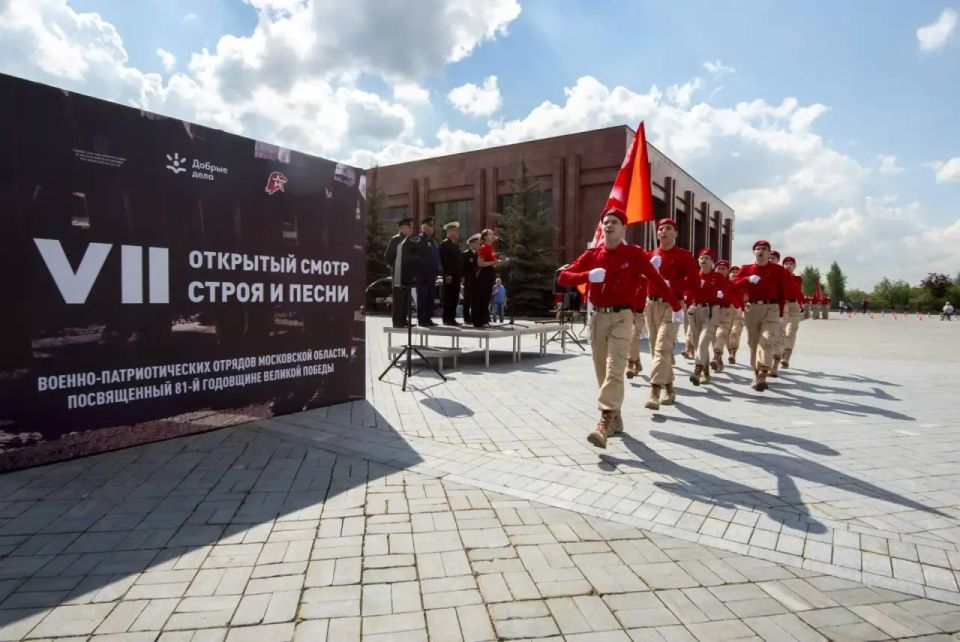 Юнармейский отряд из Подольска занял третье место на областном смотре строя и песни Юнармейский отряд из Подольска занял третье место на областном смотре строя и песни