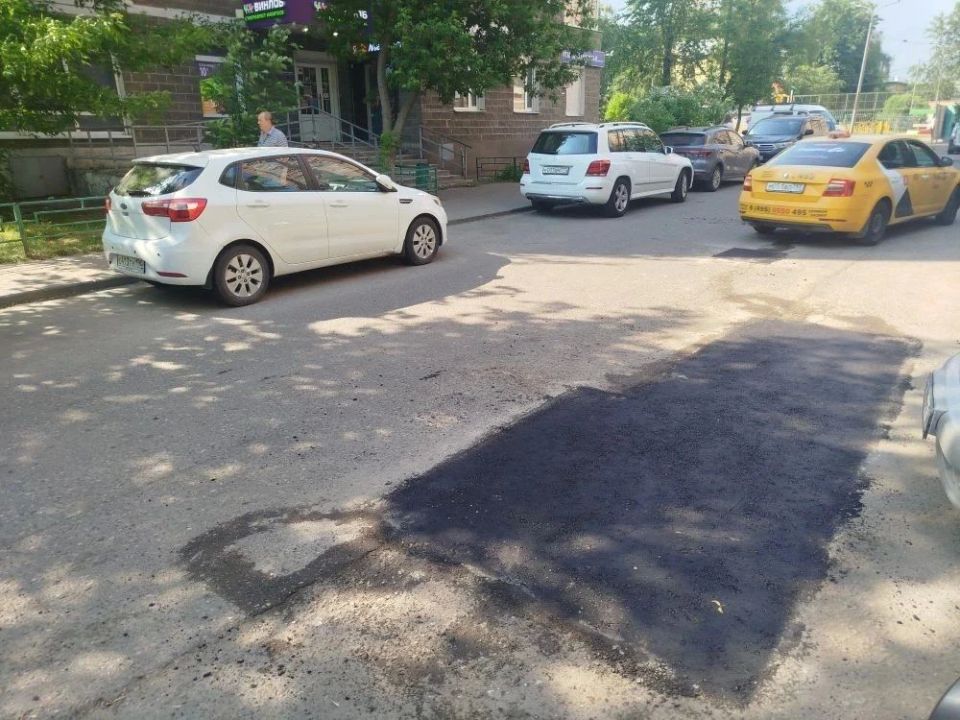 В городе продолжаются ремонтные работы по восстановлению дорожного полотна В городе продолжаются ремонтные работы по восстановлению дорожного полотна