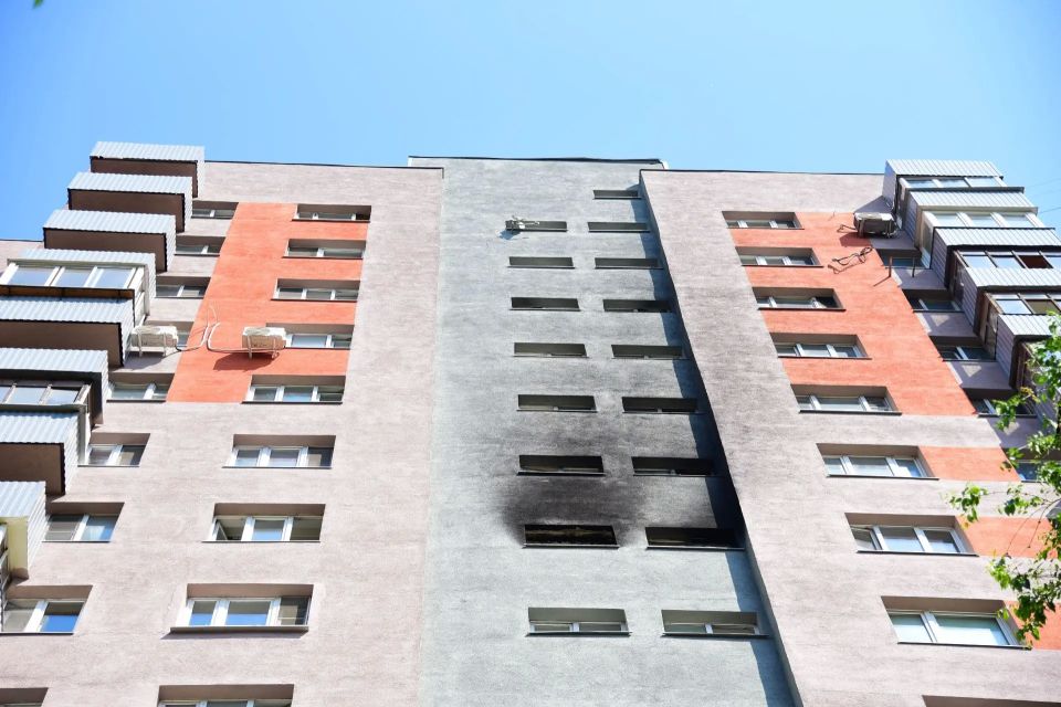 Устранение последствий пожара на улице Станционной продолжается в Мытищах