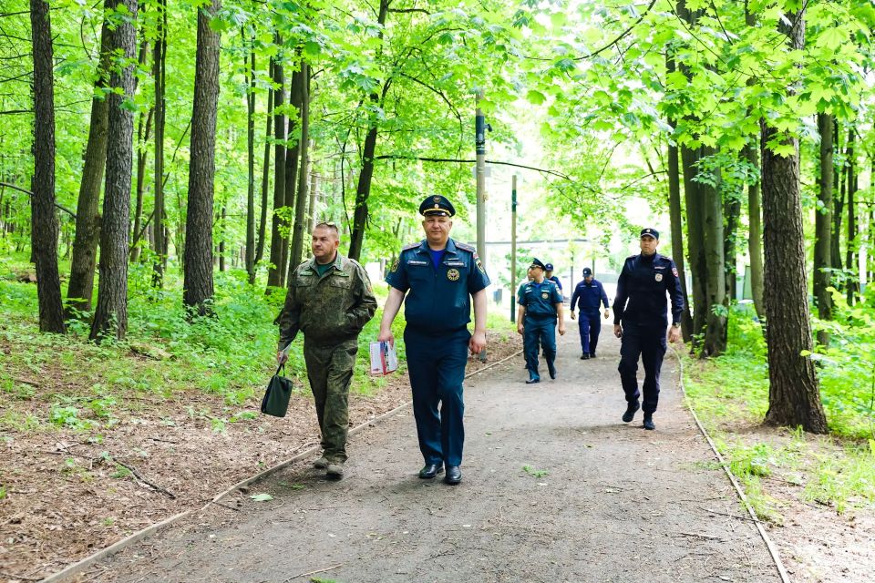 Лес под защитой: в Химках провели противопожарные рейды Лес под защитой: в Химках провели противопожарные рейды