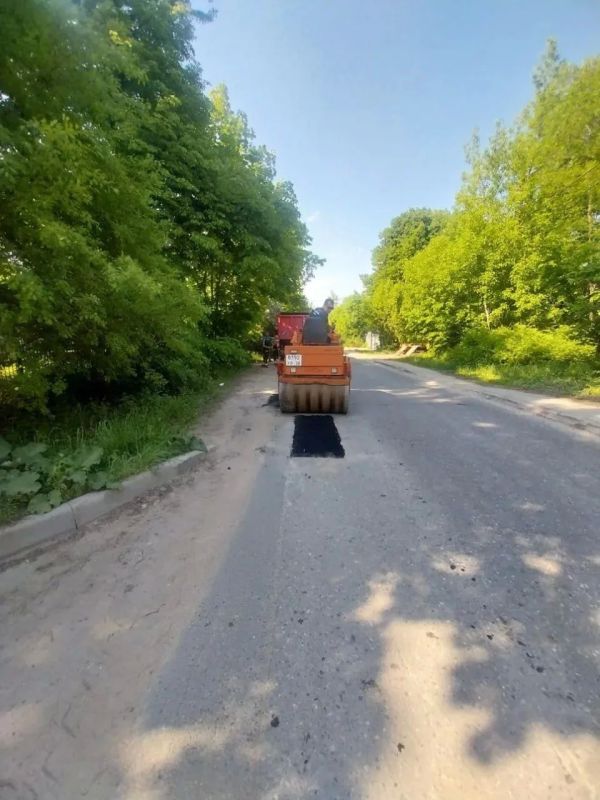 В городе продолжаются ремонтные работы по восстановлению дорожного полотна В городе продолжаются ремонтные работы по восстановлению дорожного полотна