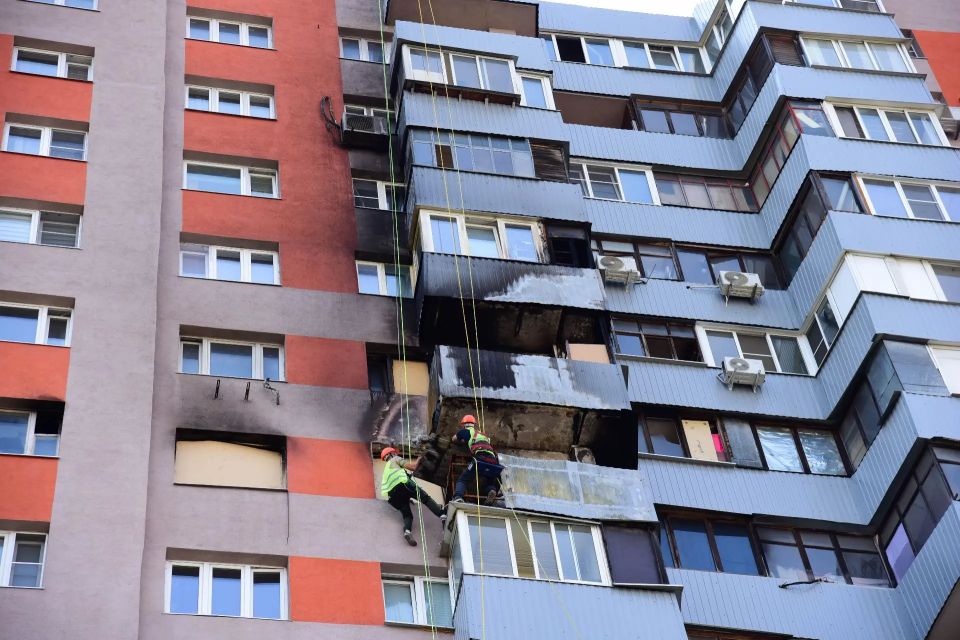 Устранение последствий пожара на улице Станционной продолжается в Мытищах Устранение последствий пожара на улице Станционной продолжается в Мытищах