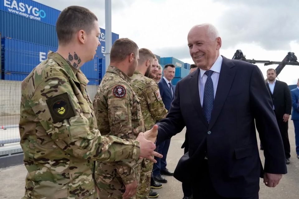 Андрей Воробьев: Вместе с главой Госкорпорации «Ростех» Сергеем Чемезовым открыли терминал временного хранения порожних контейнеров «Единый оператор» в м.о. Чехов. В Подмосковье это первая площадка такого уровня Андрей Воробьев: Вместе с главой Госкорпорации «Ростех» Сергеем Чемезовым открыли терминал временного хранения порожних контейнеров «Единый оператор» в м.о. Чехов. В Подмосковье это первая площадка такого уровня