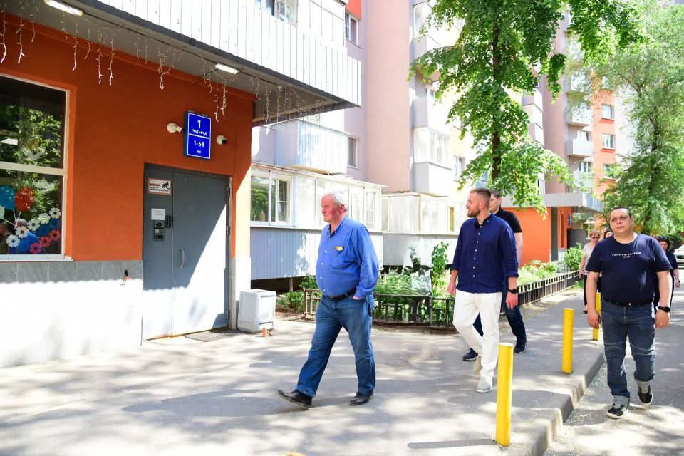 Устранение последствий пожара на улице Станционной продолжается в Мытищах Устранение последствий пожара на улице Станционной продолжается в Мытищах