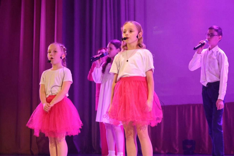 Любимые кинохиты прозвучали для зрителей в Доме культуры «Металлург» Любимые кинохиты прозвучали для зрителей в Доме культуры «Металлург»