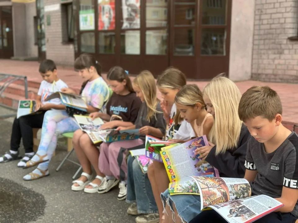 Библиотеки Подмосковья подготовили для читателей марафон «Лето с книгой» Библиотеки Подмосковья подготовили для читателей марафон «Лето с книгой»