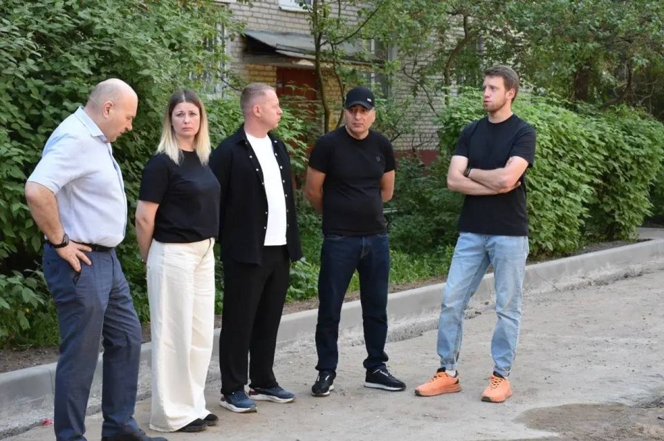 Комплексное благоустройство дворов Комплексное благоустройство дворов