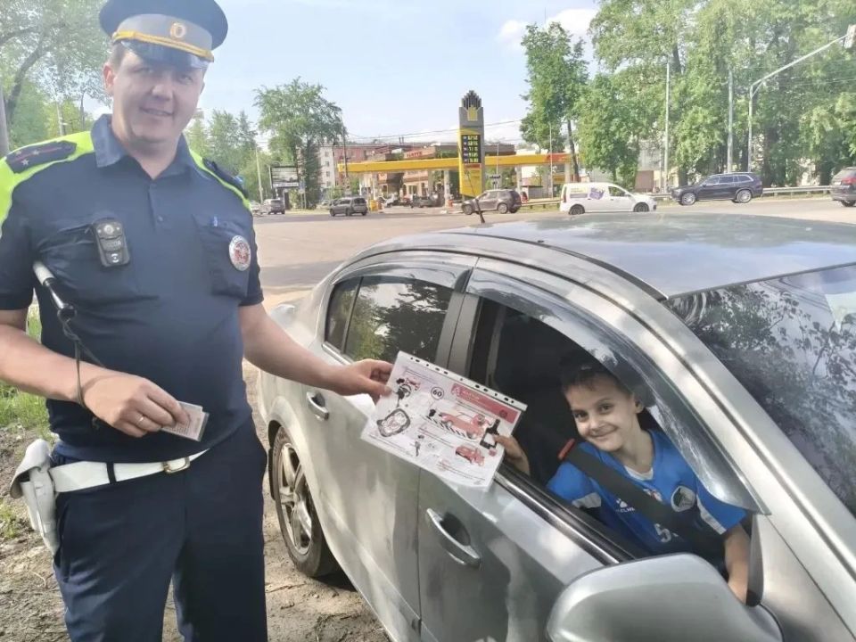 Инспекторы ГАИ проверили водителей на соблюдение правил перевозки детей в Люберцах Инспекторы ГАИ проверили водителей на соблюдение правил перевозки детей в Люберцах