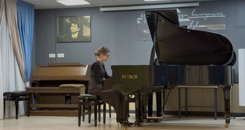Поздравляем Александру Болычевскую - студентку I курса фортепианного отдела Московского областного музыкального колледжа имени С.С. Прокофьева, которая стала Лауреатом I степени VI международного музыкального конкурса...