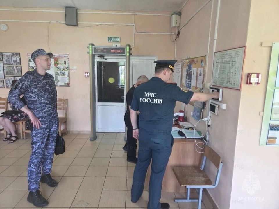 Специалисты МЧС России участвуют в комиссионных приемках оздоровительных лагерей Специалисты МЧС России участвуют в комиссионных приемках оздоровительных лагерей