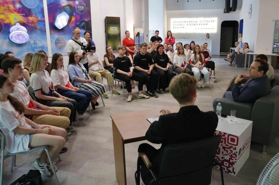 Игорь Трифонов: Круглый стол: молодежь Королева оставляет наказы в Народную Программу Игорь Трифонов: Круглый стол: молодежь Королева оставляет наказы в Народную Программу