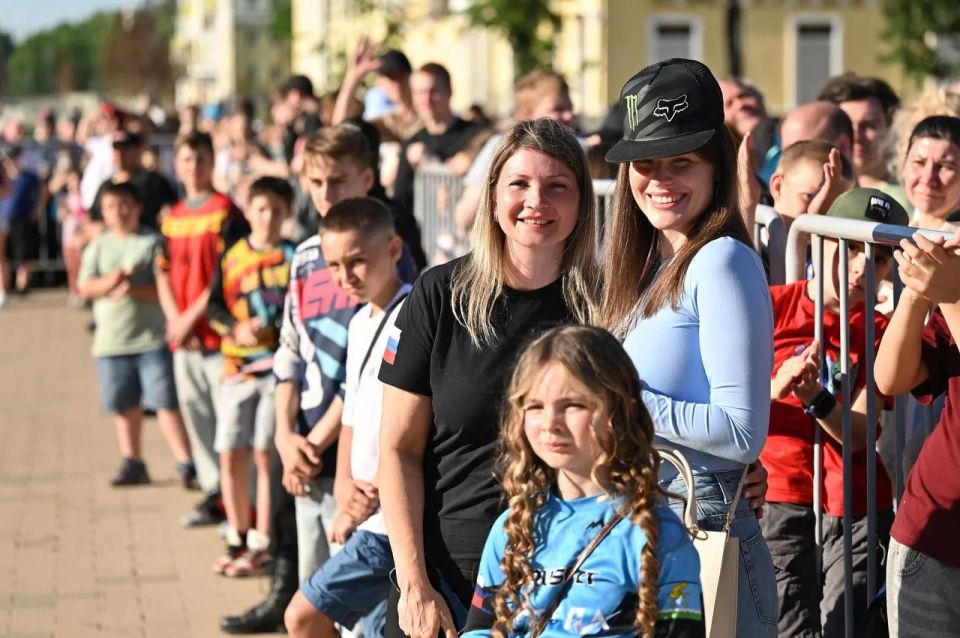 Более 3,5 тысяч человек посетили представление команды мотофристайла в Ступино Более 3,5 тысяч человек посетили представление команды мотофристайла в Ступино