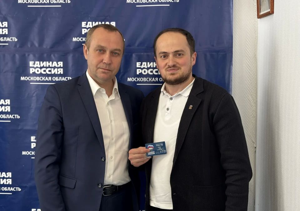 Алексей Малкин: Сегодня на заседании политсовета местного отделения Единой России вручил партийные билеты новым членам партии Алексей Малкин: Сегодня на заседании политсовета местного отделения Единой России вручил партийные билеты новым членам партии