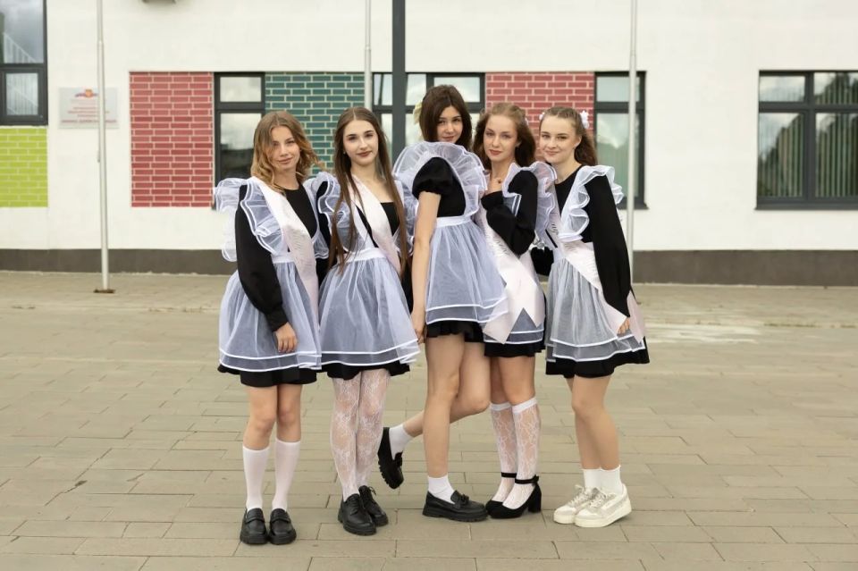 Вот и прозвенел последний звонок! Вот и прозвенел последний звонок!
