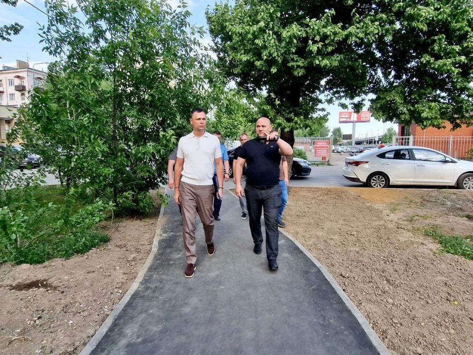 Всеволод Волосевич проверил ход благоустройства дворов в Балашихе и Богородском