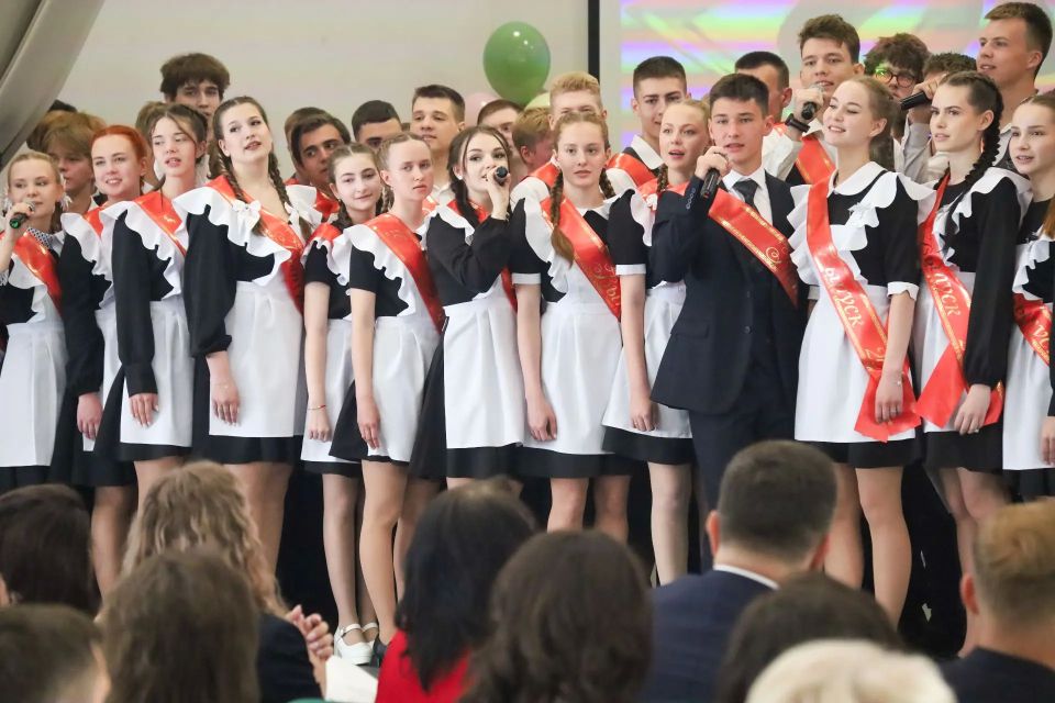 Константин Михальков: Во всех школах Солнечногорска сегодня звучат последние звонки Константин Михальков: Во всех школах Солнечногорска сегодня звучат последние звонки