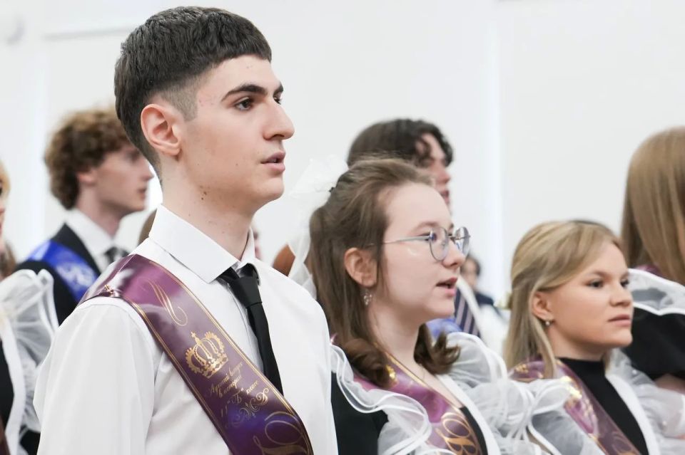 Андрей Воробьев: Сегодня для 142 тыс. выпускников Подмосковья звучит последний звонок — более 103 тыс Андрей Воробьев: Сегодня для 142 тыс. выпускников Подмосковья звучит последний звонок — более 103 тыс