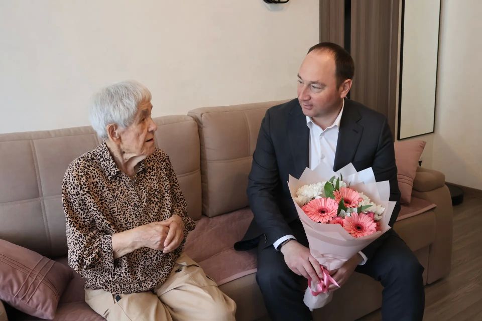 Сергей Мужальских: Поздравил с 95-летием труженицу тыла Ларису Владимировну Зайцеву