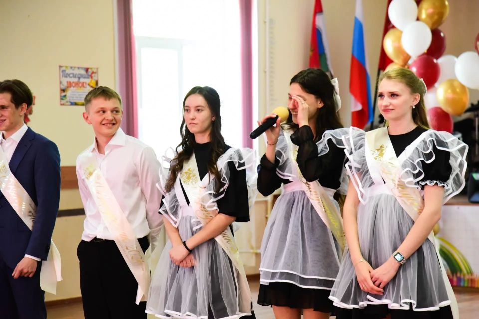 Не повторяется такое никогда: школьники прощаются со школьной порой Не повторяется такое никогда: школьники прощаются со школьной порой