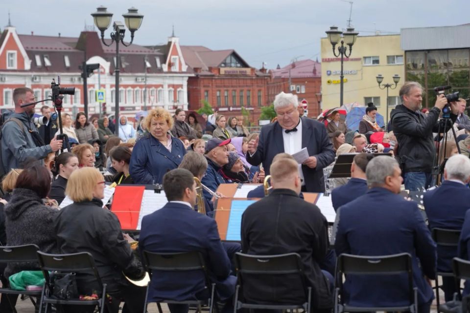 Сегодня для нашего города особенный день Сегодня для нашего города особенный день