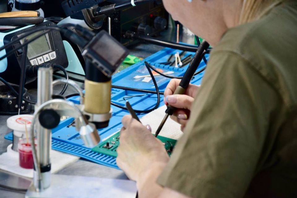 Продолжил свой день знакомством с заводом «Зенит» Продолжил свой день знакомством с заводом «Зенит»